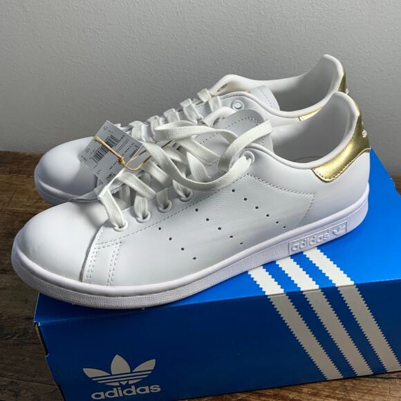 Adidas Stan Smith sneakers in a white and gold metallic NIB 7.5 - Picture 1 of 6